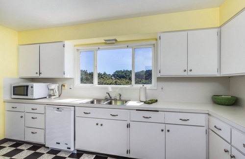 Bandon House | Pet-Friendly Oceanfront Retreat with Beach Access and Spa