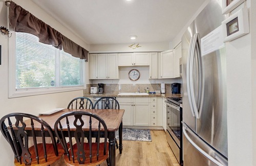 Gleneden Beach House | Pet-Friendly Oregon Coast Escape with Private Hot Tub