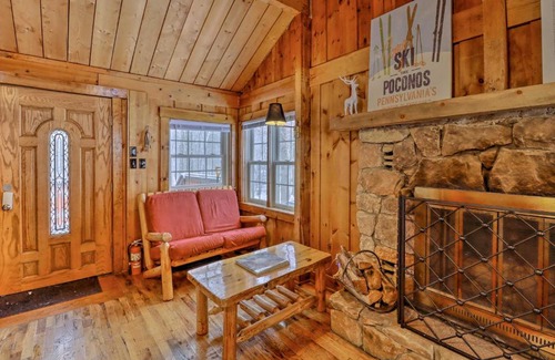 Hickory Hills House | Pet-Friendly Poconos Cabin with Hot Tub near Skiing