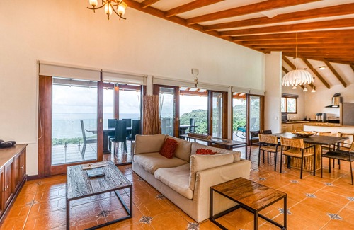 La Cruz House | Pet-Friendly Retreat with Ocean Views and Covered Terrace