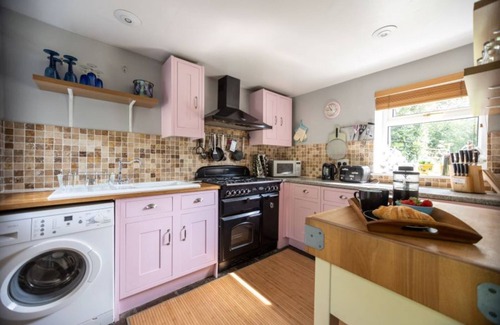 Muddiford Cottage | Relaxing Dog-Friendly Retreat with Scenic Countryside Views