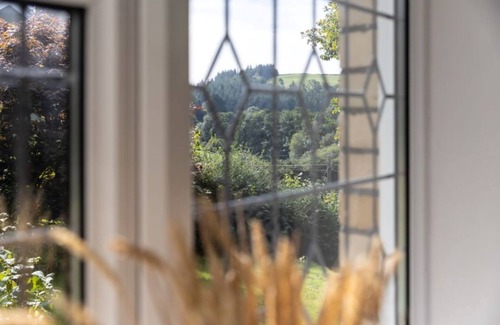 Muddiford Cottage | Relaxing Dog-Friendly Retreat with Scenic Countryside Views