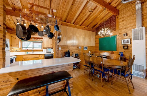 Munds Park House | Perfect Dog-Friendly Retreat with Games and Enclosed Yard