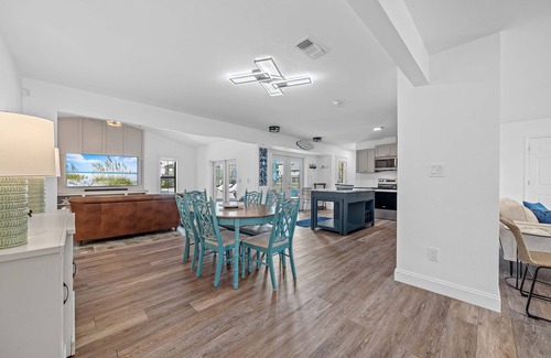 Oak Court House | Dog Friendly | Saltwater Pool | Fire Pit | Beach Getaways