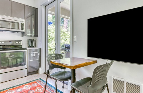 Stevenson House | Pet-Friendly Studio with River View & Relaxing Patio