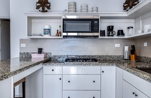 La Paloma House | Pet-Friendly Suite with Kitchenette & Heated Pool Oasis