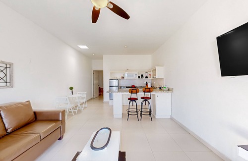 La Paloma House | Pet-Friendly Suite with Hot Tub & Heated Outdoor Pool