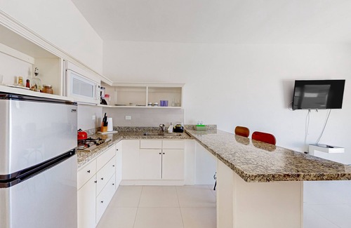 La Paloma House | Pet-Friendly Suite with Hot Tub & Heated Outdoor Pool
