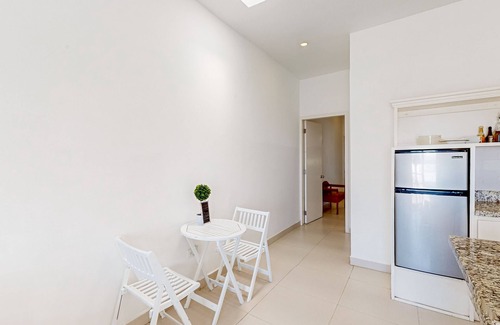 La Paloma House | Pet-Friendly Suite with Hot Tub & Heated Outdoor Pool