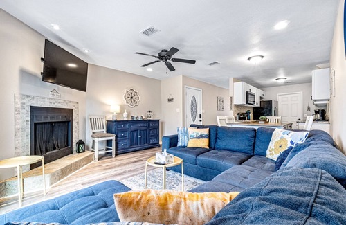Gulf Breeze House | Pet-Friendly Townhome with Ocean Views & Private Deck