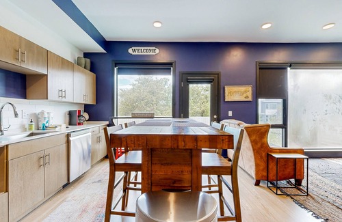 Edgehill Condo | Dog-Friendly Treetop Retreat with Pool and Scenic Balcony