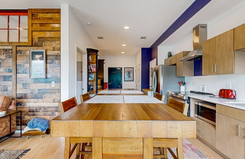 Edgehill Condo | Dog-Friendly Treetop Retreat with Pool and Scenic Balcony