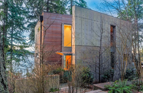 Bainbridge Island House | Pet-Friendly Retreat on Bainbridge Island Bay with Spa