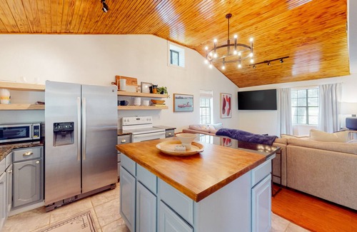 Granite Shoals House | Pet-Friendly Waterfront Retreat with Scenic Views & Dock