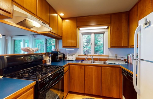 Tenants Harbor House | Pet-Friendly Waterfront Retreat with Breathtaking Views