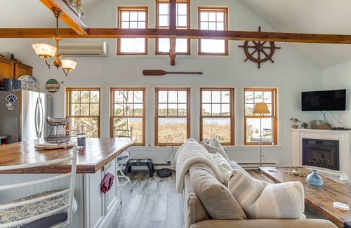 Westover Cottage | Pet-Friendly Westover Cottage with River Access & Spa