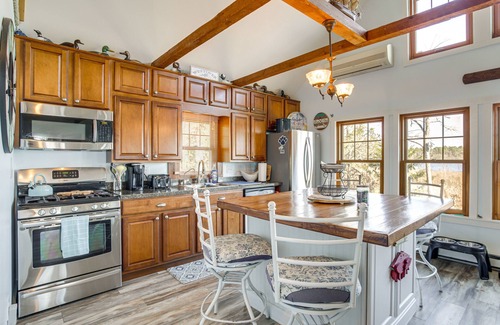 Westover Cottage | Pet-Friendly Westover Cottage with River Access & Spa
