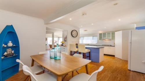 Beachmere House | Pet-Friendly Dog Lovers Retreat for Family Adventures