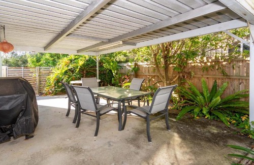 Beachmere House | Pet-Friendly Dog Lovers Retreat for Family Adventures