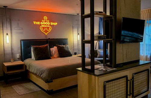 Canal Winchester Hotel | DogHouse Columbus: Rated 9.6/10 with Family-Friendly Amenities