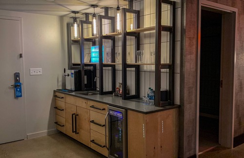 Canal Winchester Hotel | DogHouse Columbus: Rated 9.6/10 with Family-Friendly Amenities
