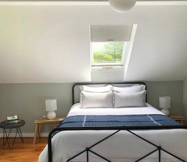 Three Oaks House | Unwind at Dogwood By Dwell Vacations - Pet Friendly Retreat
