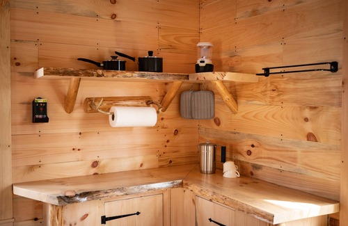 Sharpsburg Cabin | Dogwood Cabin - Off Grid Retreat with Pet-Friendly Amenities