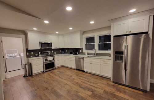 Duncan House | Perfect Dogwood 3Br Queen Suite in Duncan - Rated 10/10