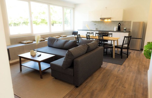 Innenstadt-Ost Apartment | Dohann1. Bright and open apartment close to the center with private parking space in front of the door