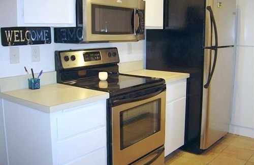 Del Obispo Condo | Beachside Doheny Condo: Oceanfront Retreat with Spa & Pool