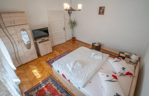 Alba Iulia Apartment | Rated 9.9/10: Family-Friendly Stay at Doi Bujori