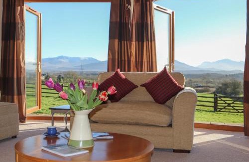 Gaerwen House | Family-Friendly Retreat at Dol Fraint - Guest Rated 9.8