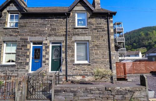 Gwynedd- Snowdonia House | Dola