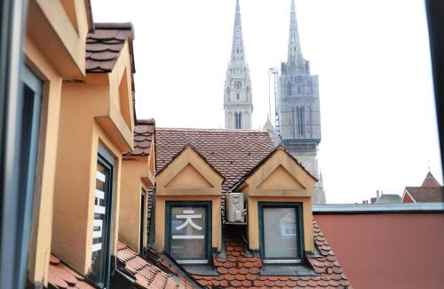 Donji Grad Apartment | Explore Dolac Guesthouse: Family-Friendly Stay with Kitchen