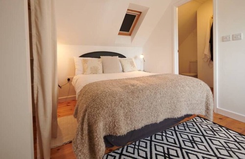 Llanybri Apartment | Dolau Taf Annexe , Delightful & Modern Annexe - 10 Mins From Beach