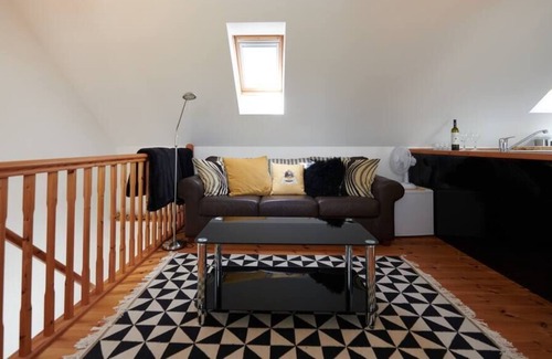 Llanybri Apartment | Dolau Taf Annexe , Delightful & Modern Annexe - 10 Mins From Beach