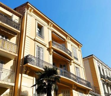 Le Suquet Apartment | Delightful Dolce Vita: Family-Friendly Getaway Awaits