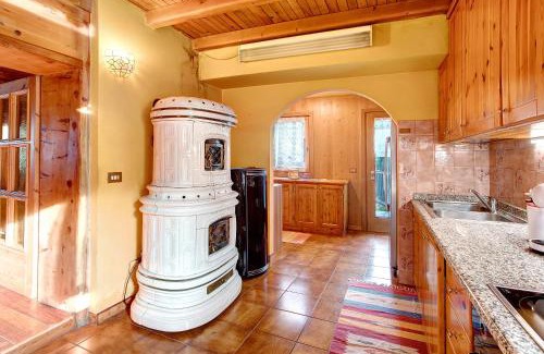 Valdidentro House | Highly Rated Dolce Casa: Pet & Child Friendly Retreat