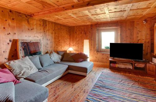Valdidentro House | Highly Rated Dolce Casa: Pet & Child Friendly Retreat