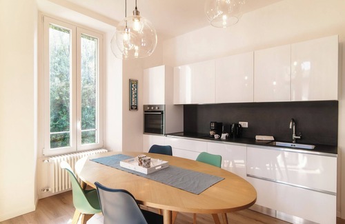 Como Apartment | Inviting Dolce: Family-Friendly with Breakfast & Kitchen Access