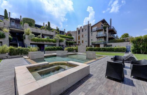 Peschiera del Garda Apartment | Discover Dolceriva: Lakefront Suite with Ocean Views