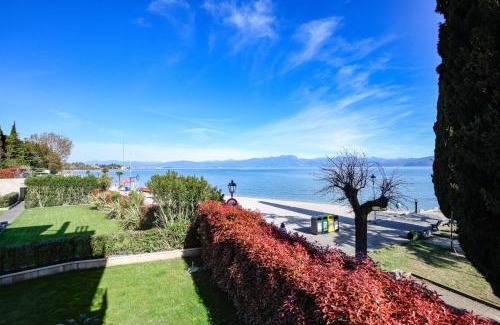 Peschiera del Garda Apartment | Discover Dolceriva: Lakefront Suite with Ocean Views