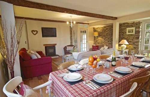 Hele House | Family-Friendly Getaway at Dolly's Barn in Mullacott