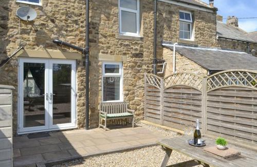 Prudhoe House | Family-Friendly Retreat at Dollys Cottage – Rated 10/10