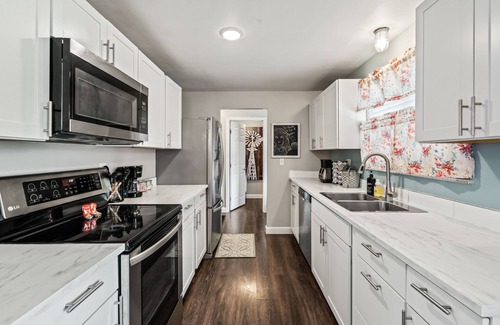 Huber Heights House | Discover Dolly's Haven: Family-Friendly Retreat with Game Room