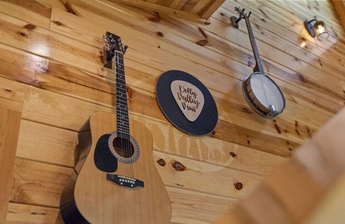 Gatlinburg - Pigeon Forge Cabin | **Dolly Valley View**