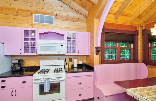 Fennville House | Dollybrook 3 - Community pool(CLOSED for the season) - Pet friendly - large groups welcome