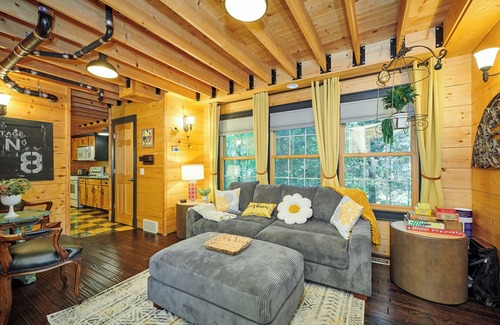 Fennville House | Dollybrook 8 - Pet friendly - Community Pool(CLOSED for the season) - Groups welcome