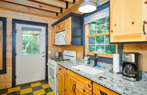 Fennville House | Dollybrook 8 - Pet friendly - Community Pool(CLOSED for the season) - Groups welcome