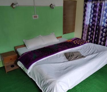 Chitkul House | Cozy Dolma Guest Inn: Family-Friendly Accommodations